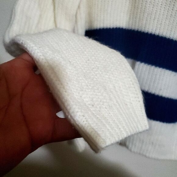 Hooked Up White Emoji Sweater Size Large - Picture 5 of 7